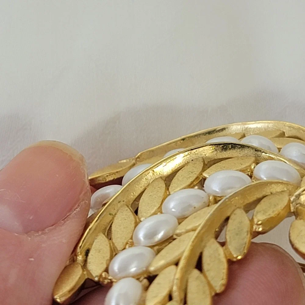 Trifari Vintage Gold Tone Faux Pearl Leaf Wheat Brooch Pin Textured MCM Signed